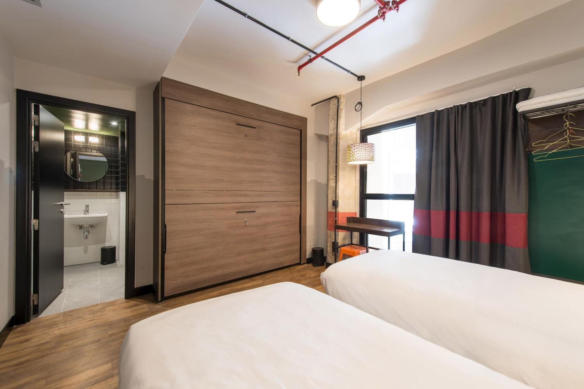 Generator Madrid Hostel Bilik gambar