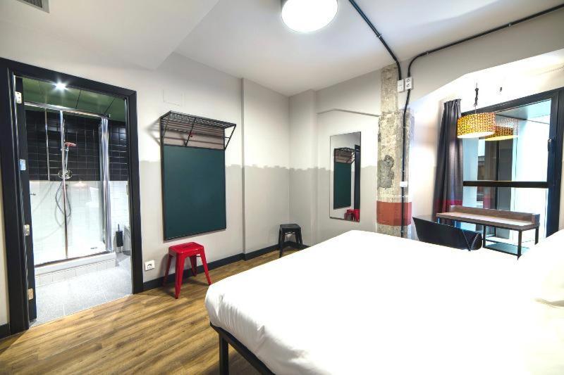 Generator Madrid Hostel Bilik gambar